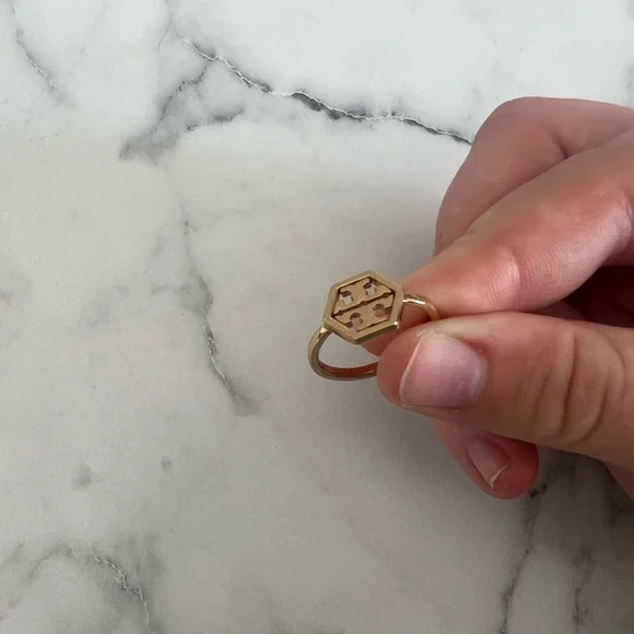 gold ring (Authentic) - Picture 3 of 3